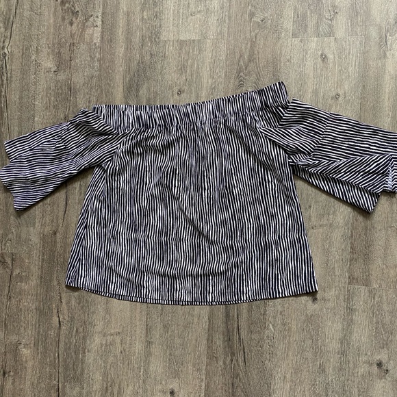 🎀 2 for $20sale 🎀 Mud Pie Off-the-shoulder zebra top - Picture 1 of 3
